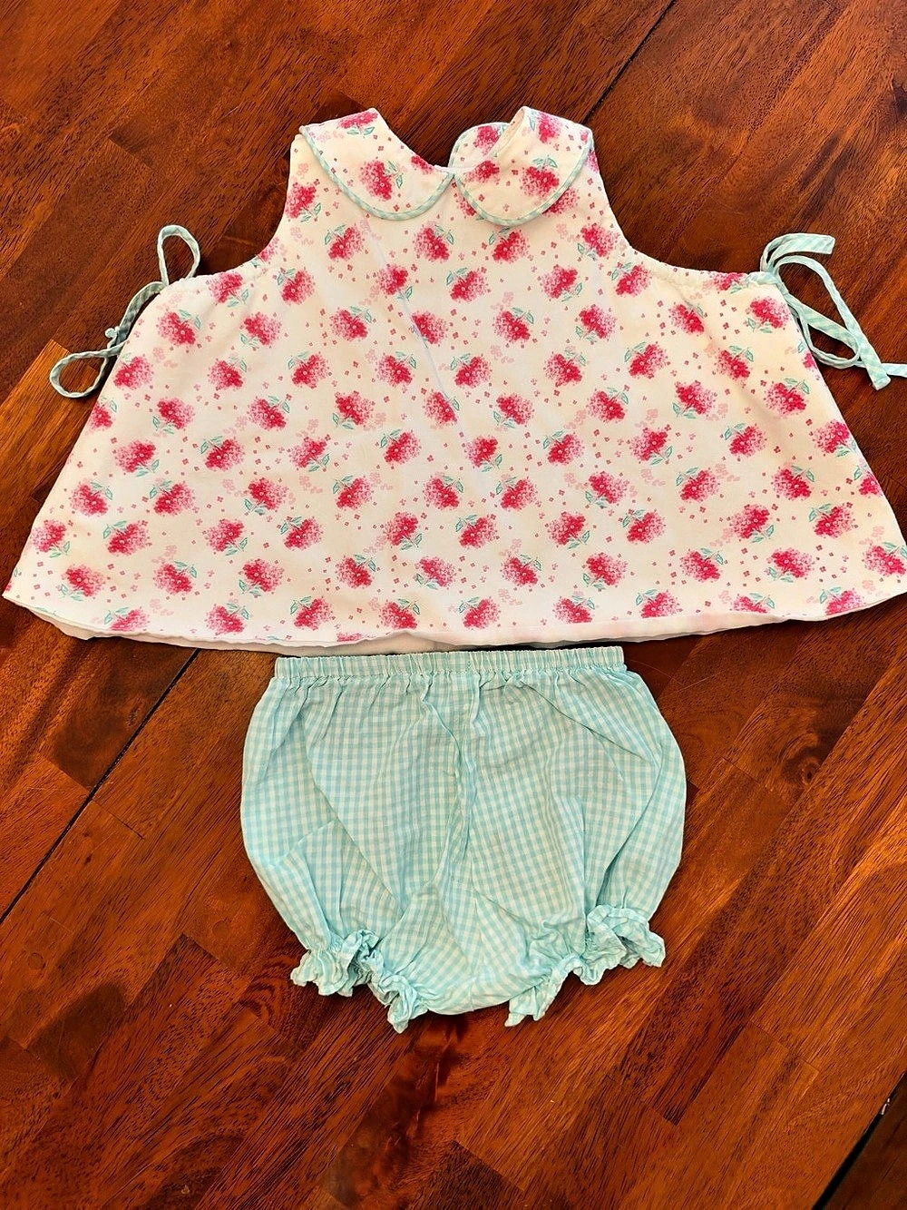 Anvy Kids Floral Two-Piece Set Baby 12 mos. Like New